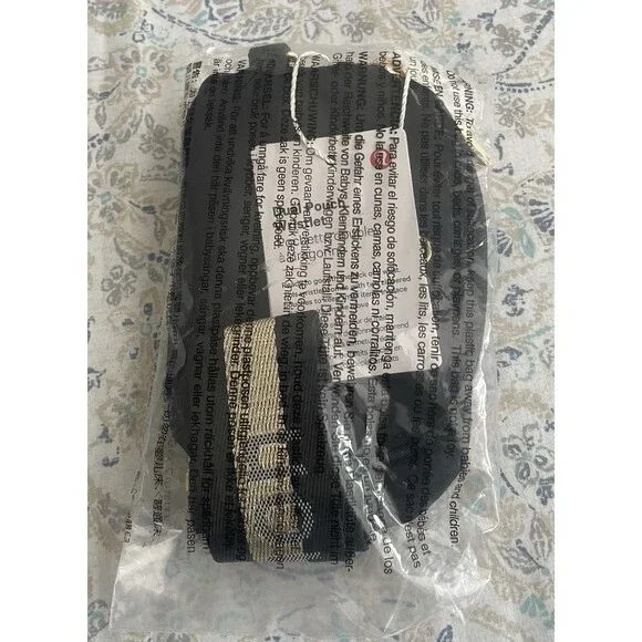 Lululemon Dual Pouch Wristlet Black/Gold NWT - Picture 3 of 6